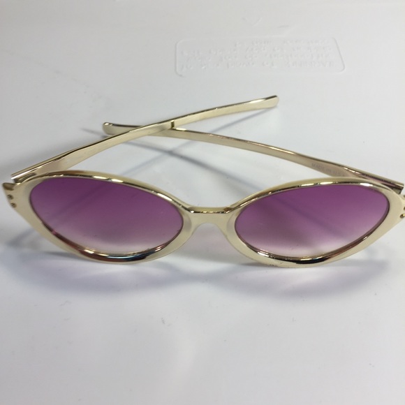 Vtg Riviera Eye-cycle Gold Tone Oval Sunglasses
